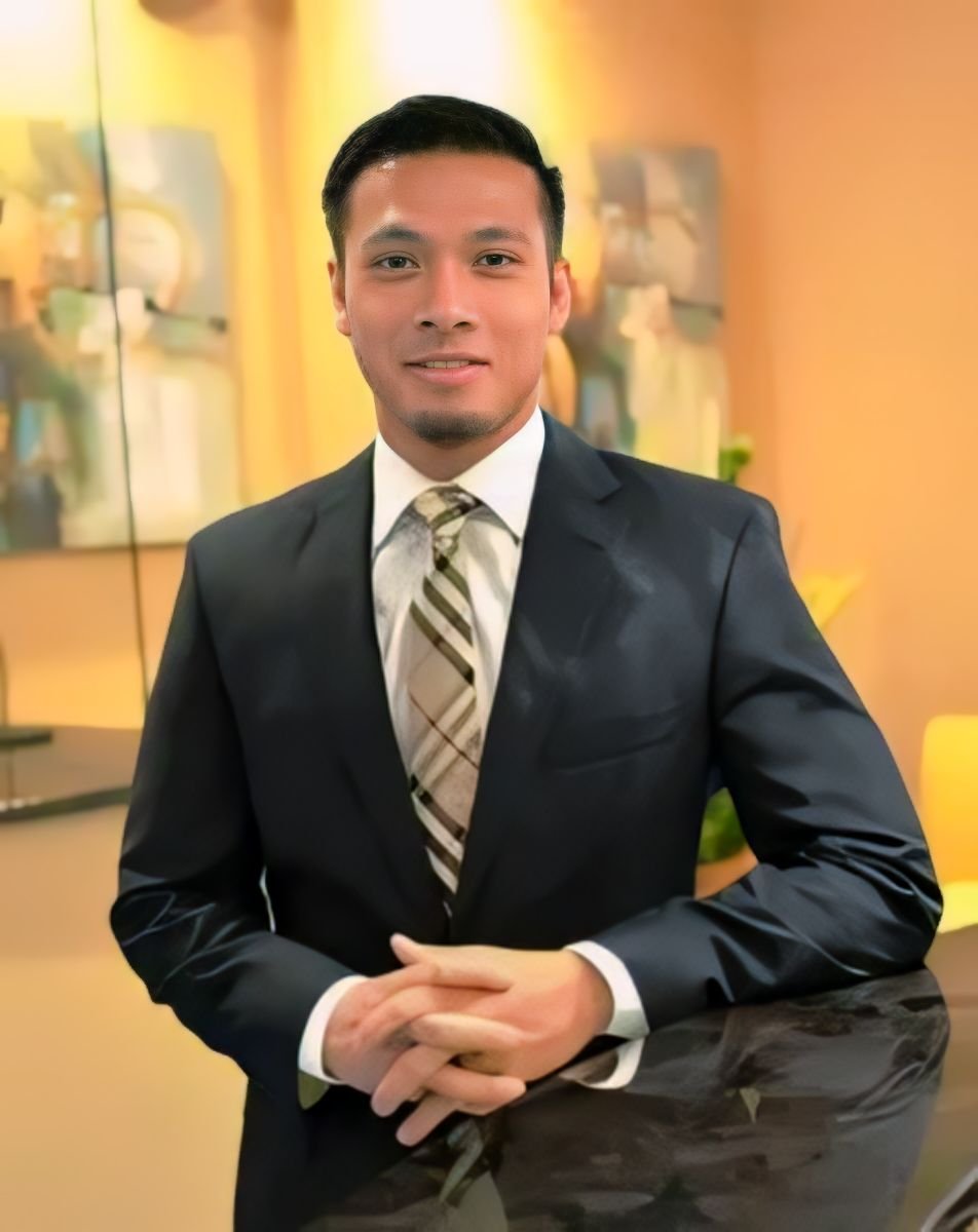 Dr. Andrew Tran, our #1 cosmetic and emergency dentist, that offers dental implants, professional teeth whitening, and Invisalign clear aligners at our dental spa in Matthews, near Charlotte, NC.